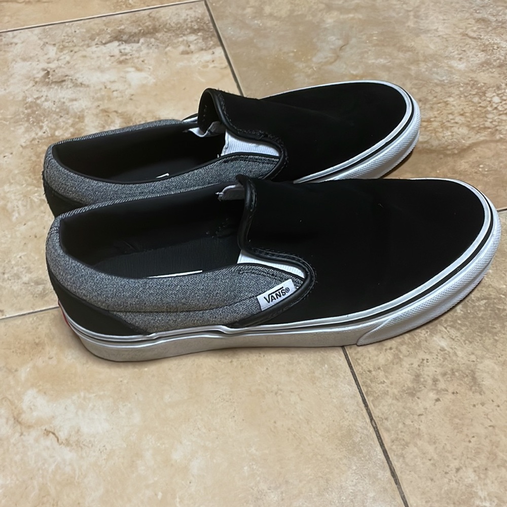 Grey and black Vans - Picture 2 of 4